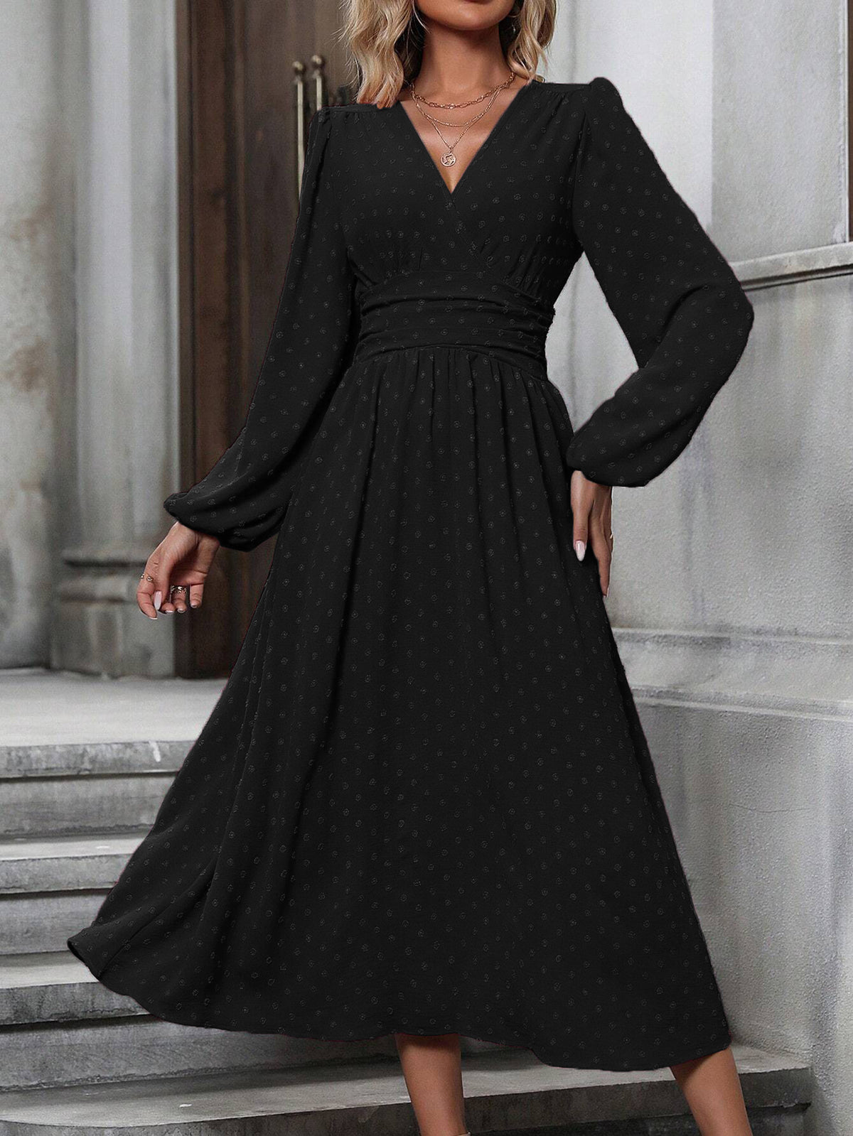 Vestido Largo con Cuello Diagonal, Pompones, Mangas Farol y Cintura Tableada
