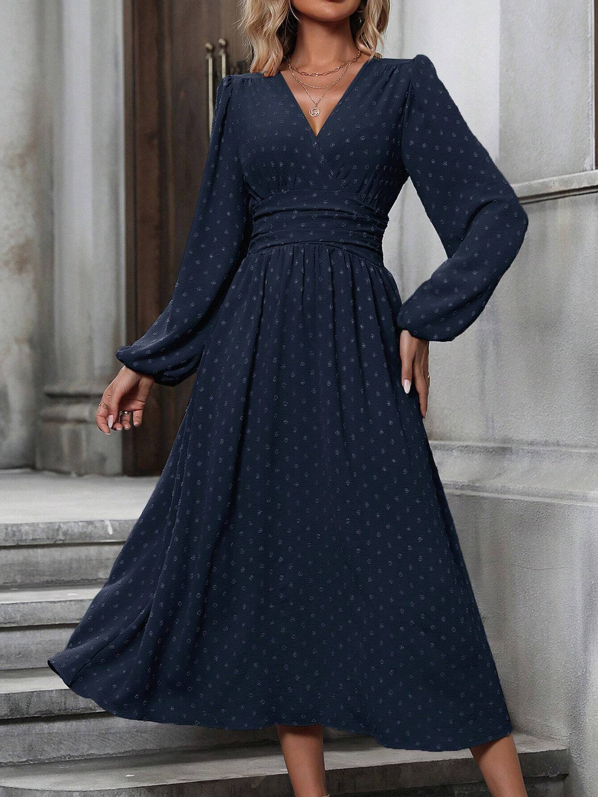 Vestido Largo con Cuello Diagonal, Pompones, Mangas Farol y Cintura Tableada
