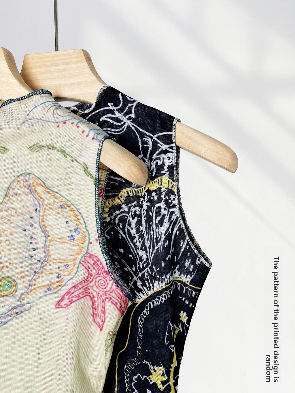 Camiseta de Malla con Estampado y Cuello Alto para Mujer