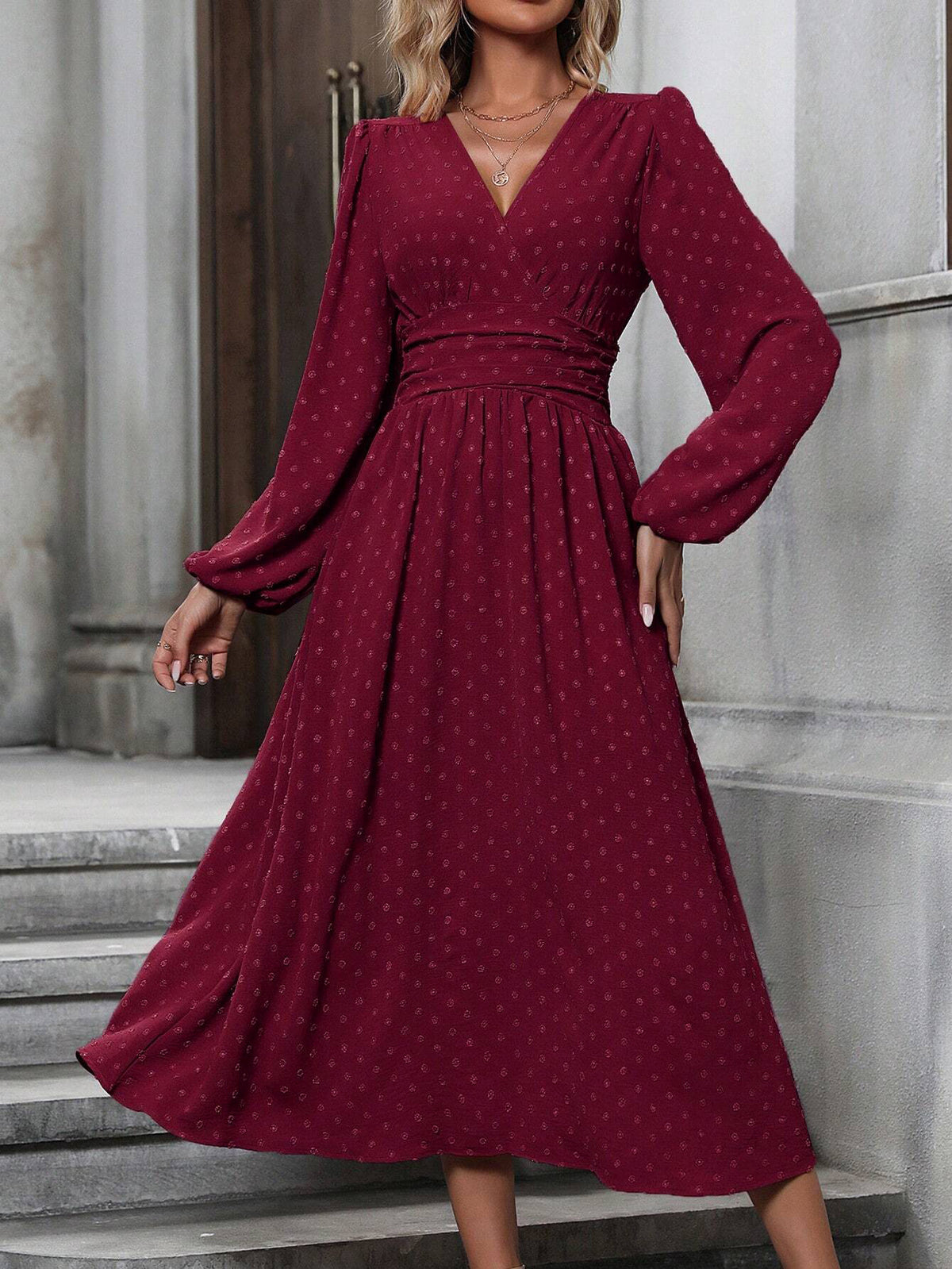 Vestido Largo con Cuello Diagonal, Pompones, Mangas Farol y Cintura Tableada