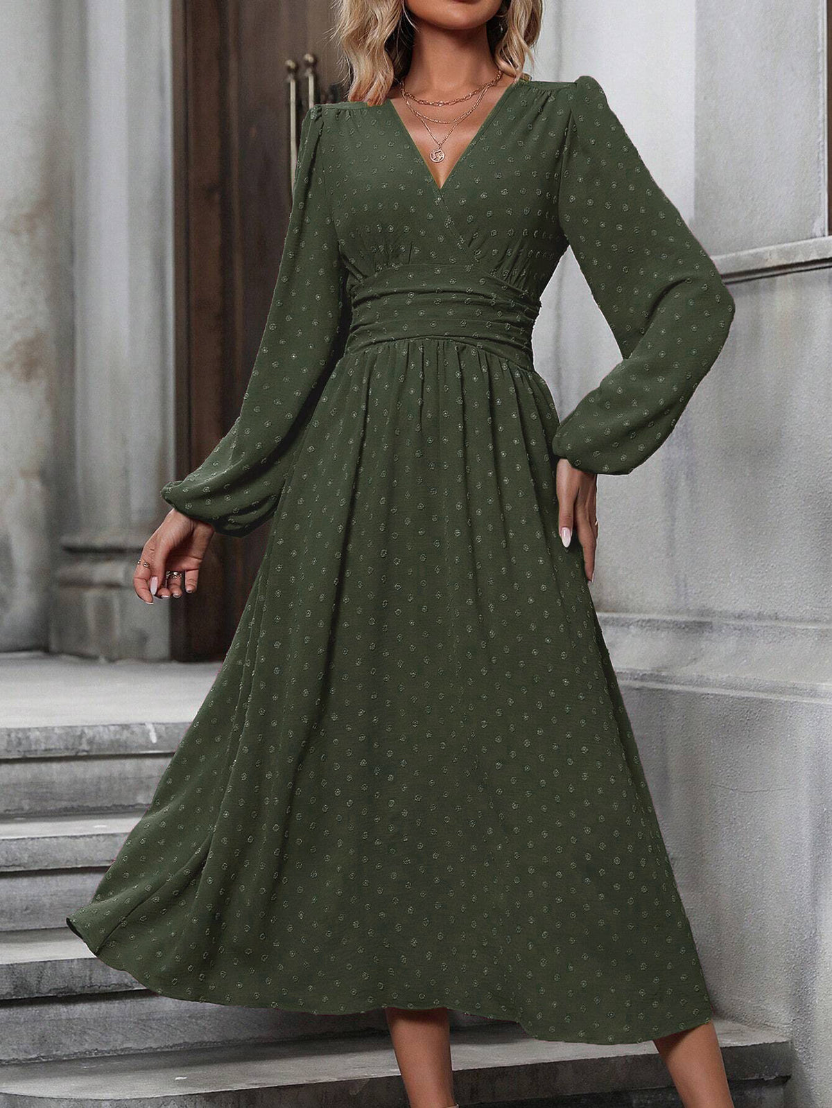 Vestido Largo con Cuello Diagonal, Pompones, Mangas Farol y Cintura Tableada